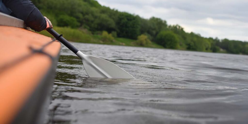 Kayaking safety rules paddle in water